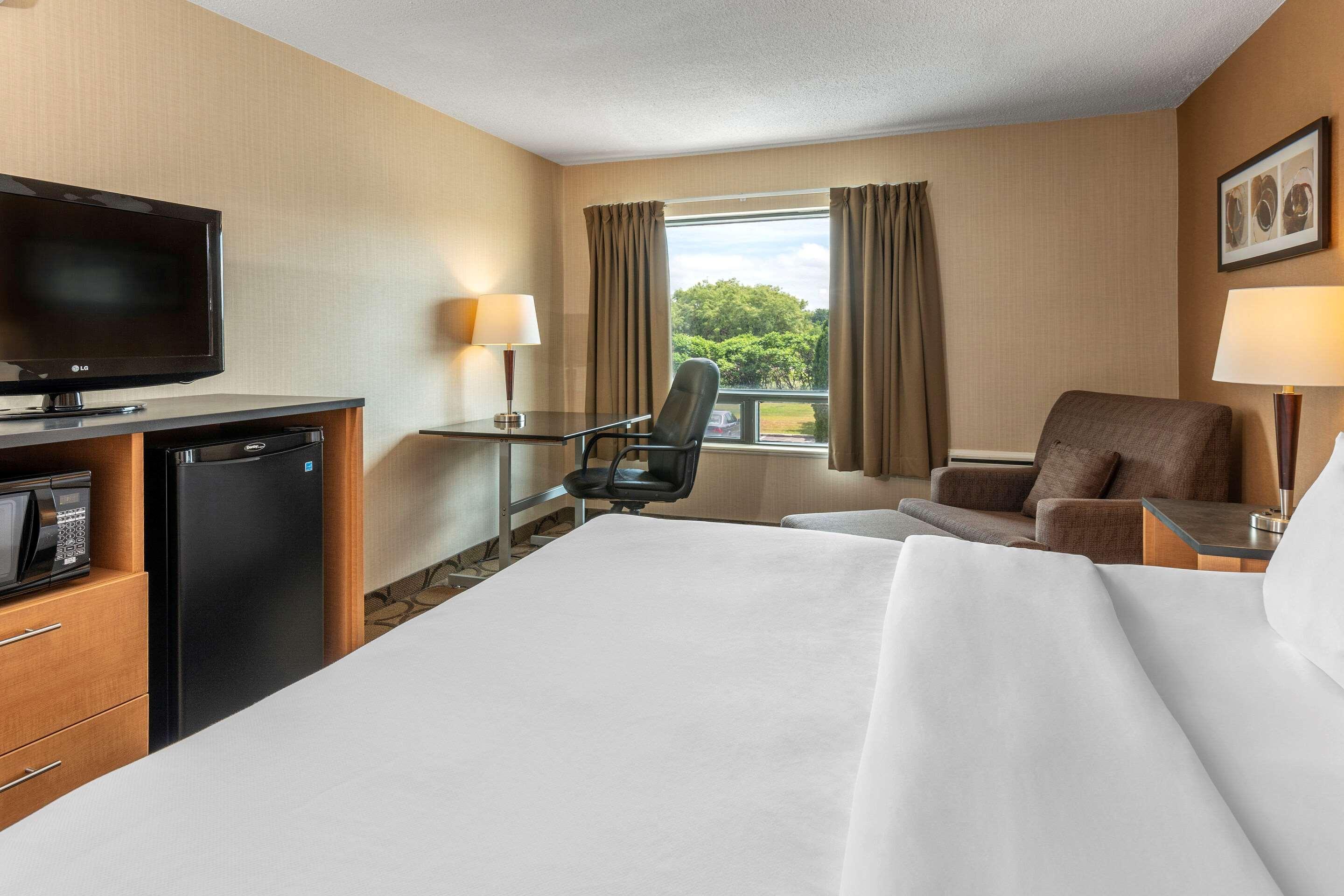 Comfort Inn Лаваль Экстерьер фото