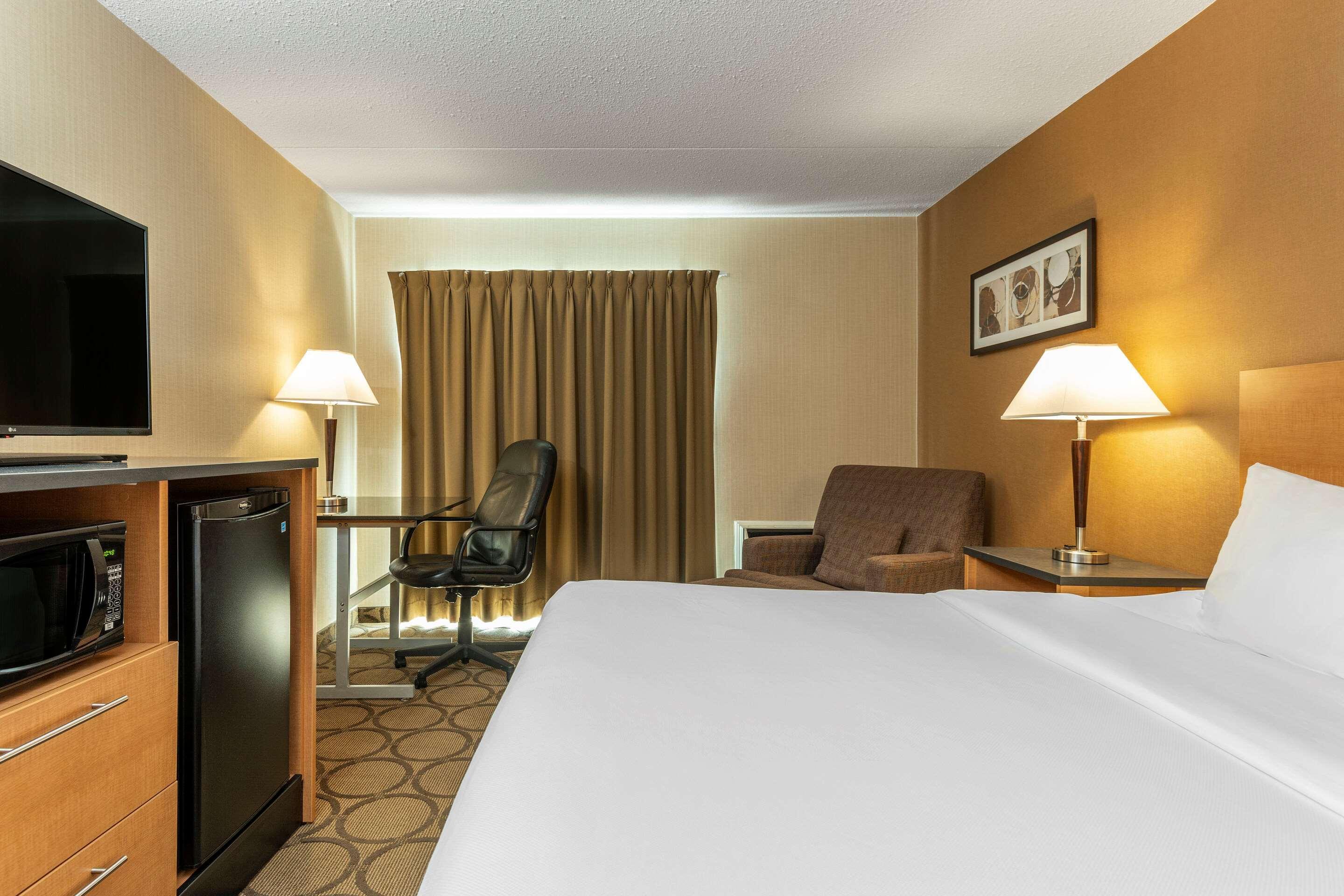 Comfort Inn Лаваль Экстерьер фото