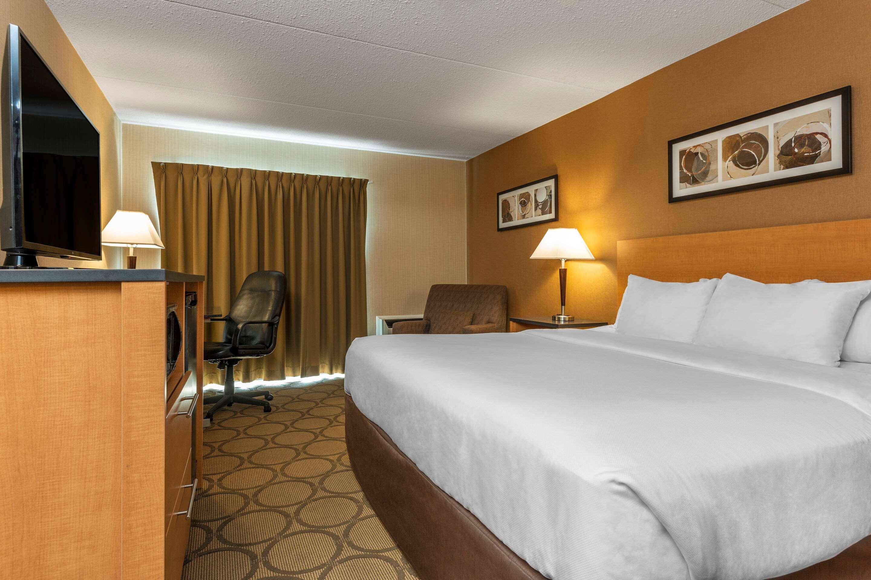 Comfort Inn Лаваль Экстерьер фото