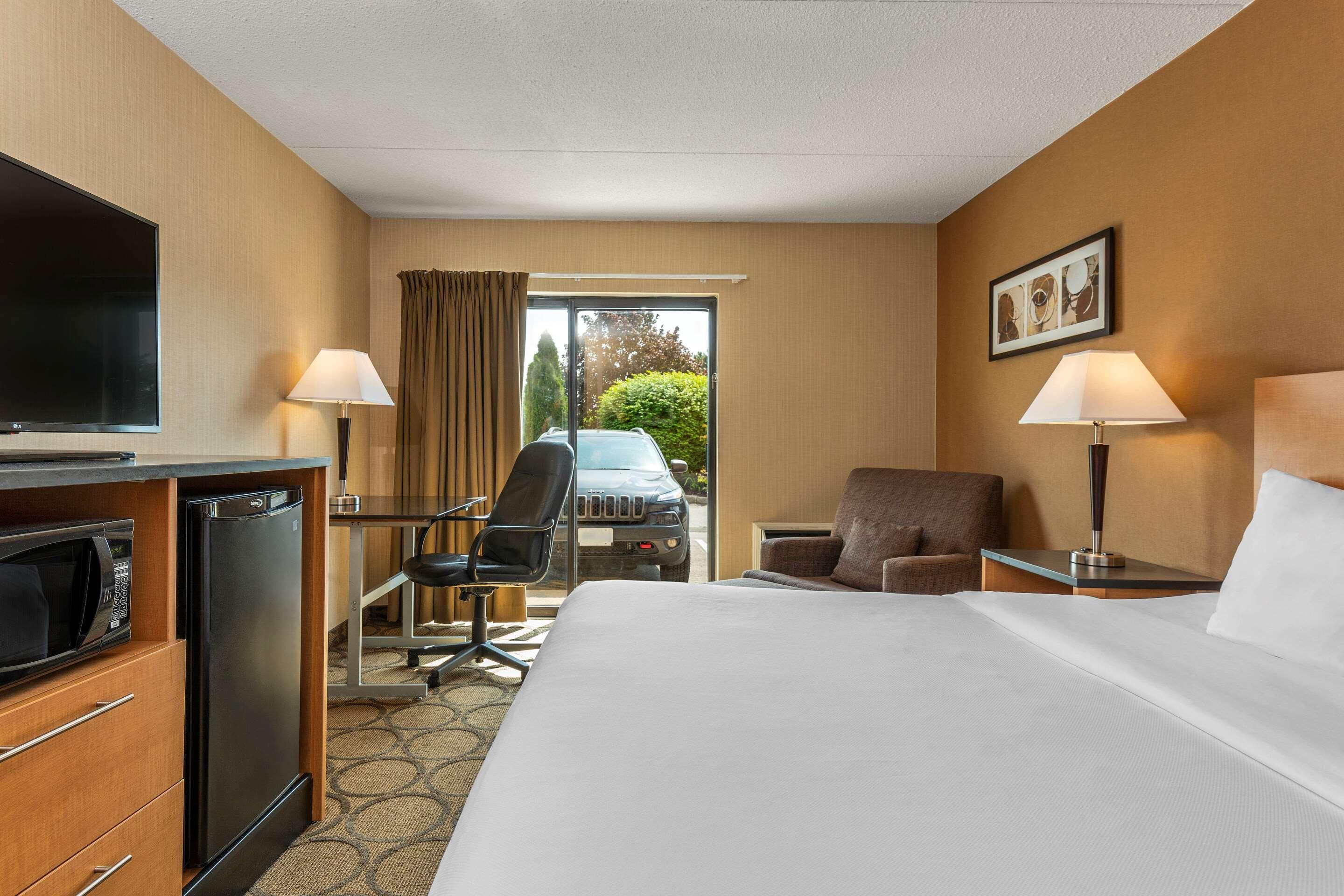Comfort Inn Лаваль Экстерьер фото