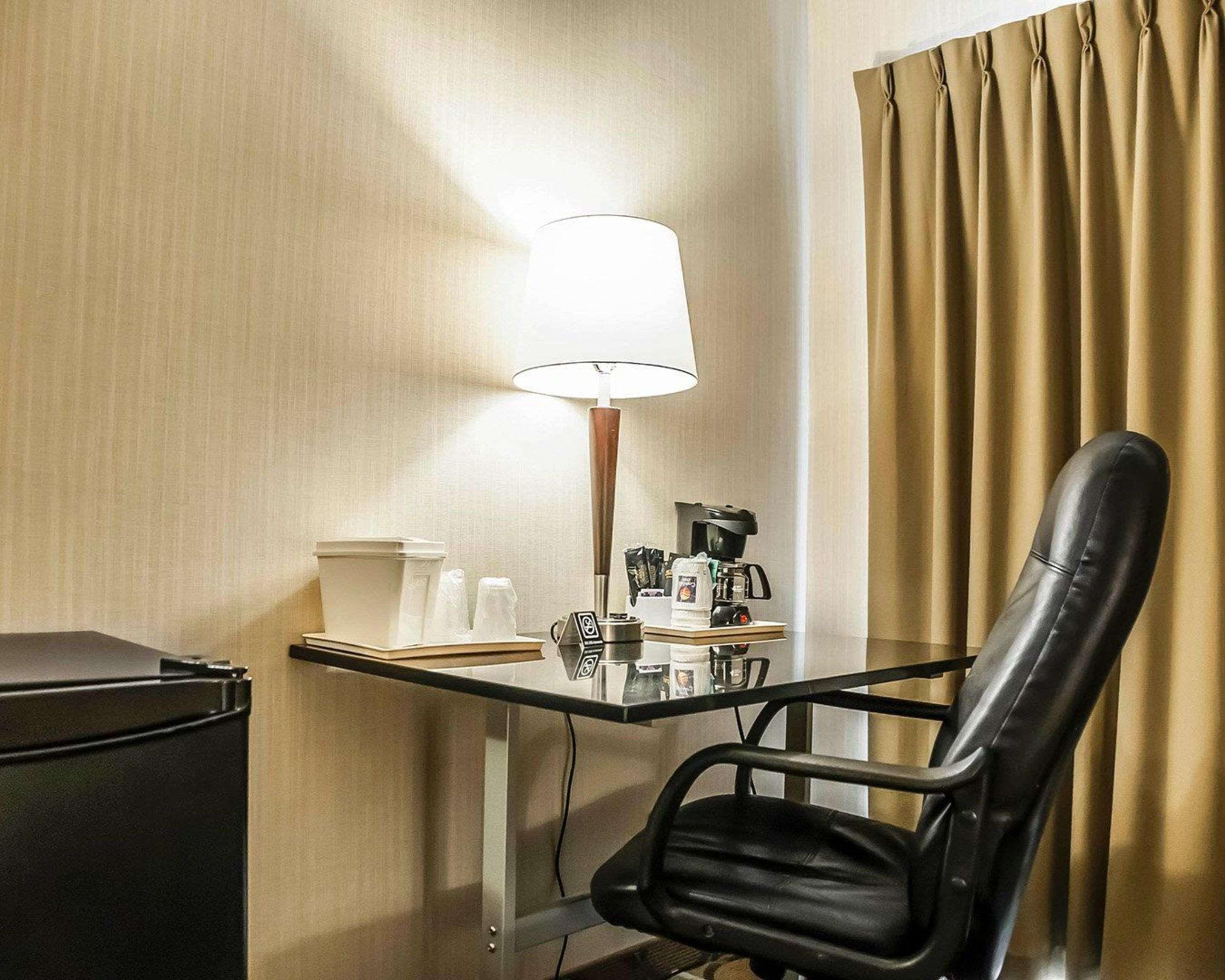 Comfort Inn Лаваль Экстерьер фото