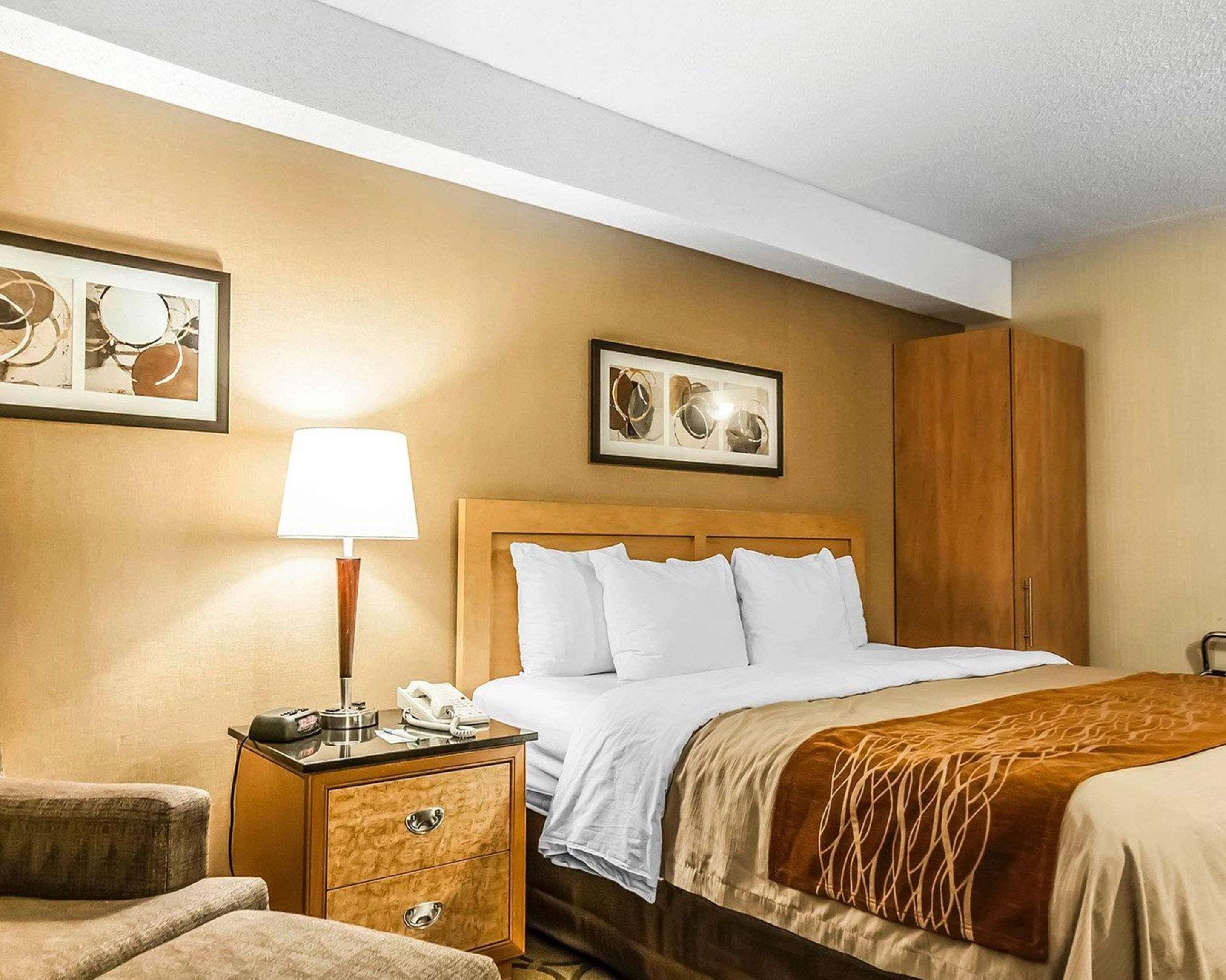 Comfort Inn Лаваль Экстерьер фото