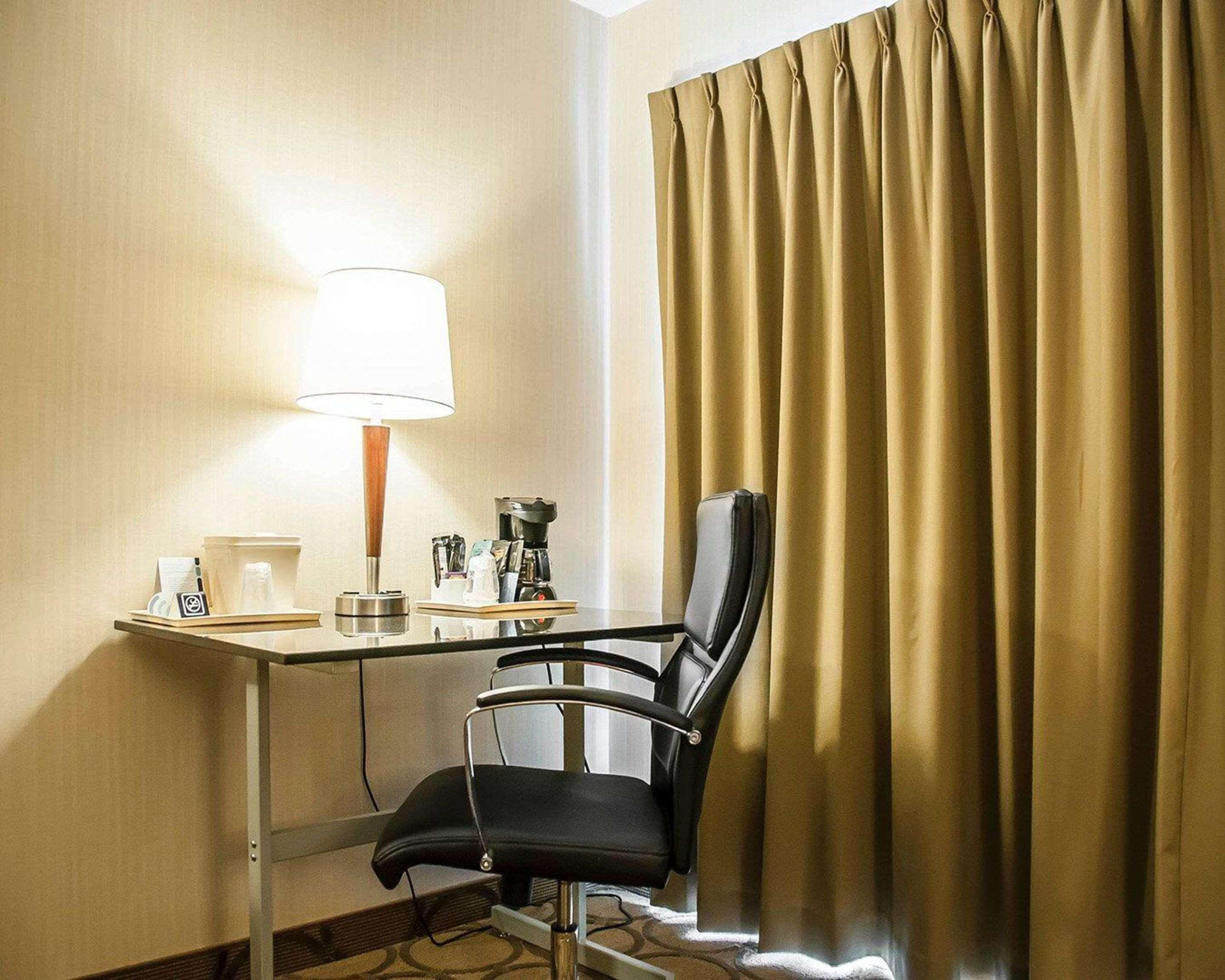Comfort Inn Лаваль Экстерьер фото